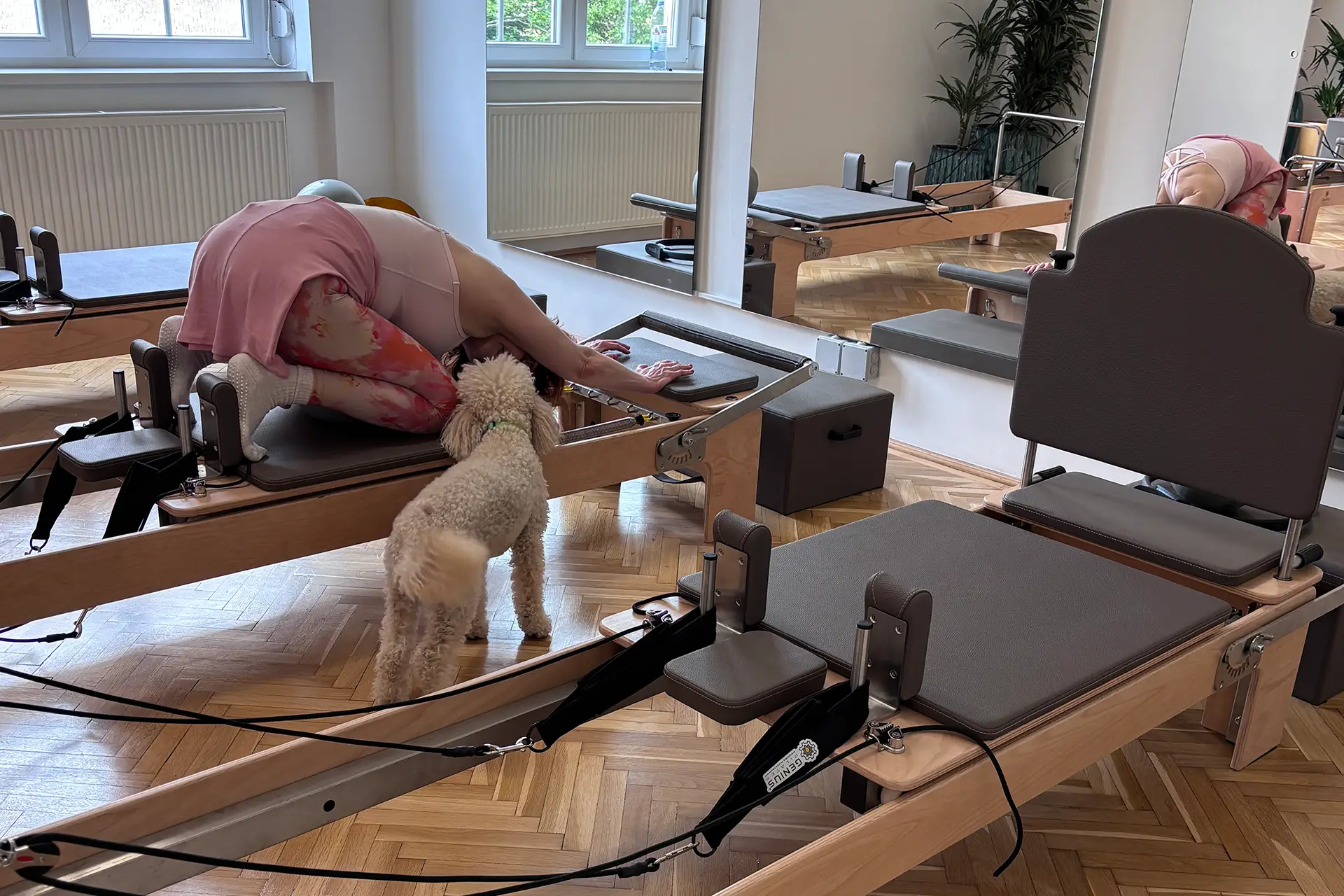 Ízületkímélő reformer pilates nyújtógyakorlat az ST Pilates stúdióban